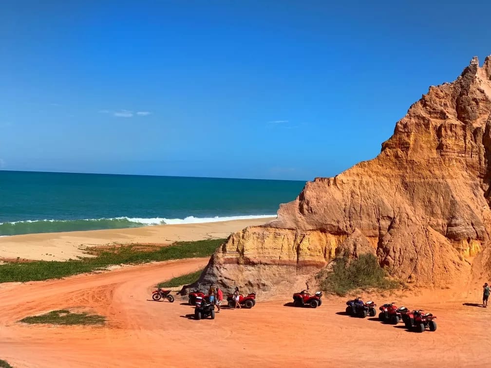 Passeio de quadriciclo na Praia do Gunga