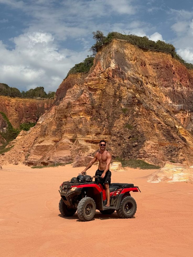 Passeio de quadriciclo na Praia do Gunga